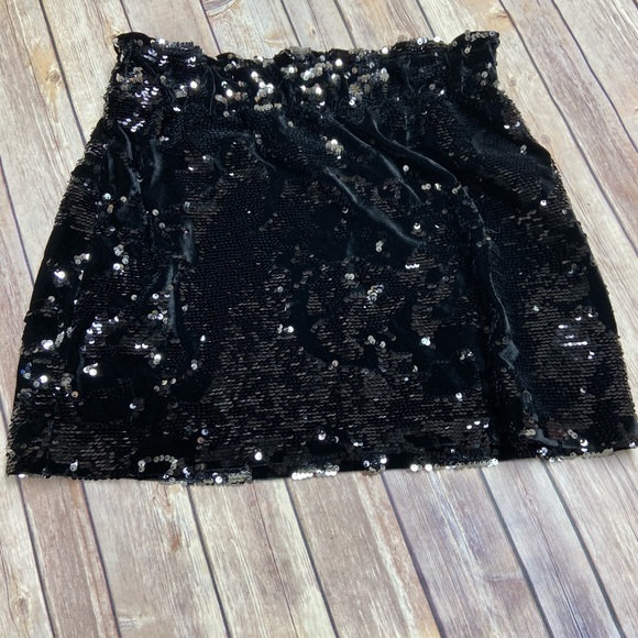 Zara Dresses & Skirts - Zara Trafaluc sequin mini skirt